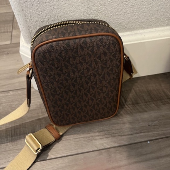 Cross Body, Michael Kors small bag - Picture 3 of 6